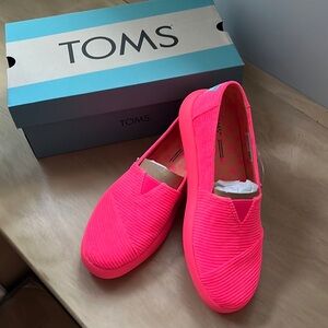 NWT Toms slip on shoes